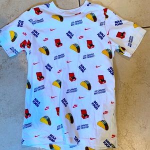 Youth Boy Nike T-shirt. Los Zapatos mas Frescos.